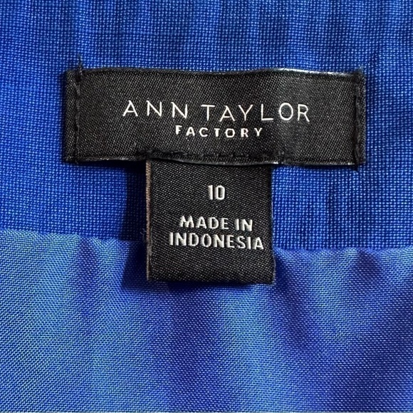 ANN TAYLOR Royal Blue Skirt Rayon Lined Midi Pencil Buttons Soft Women’s 10 - Picture 9 of 13